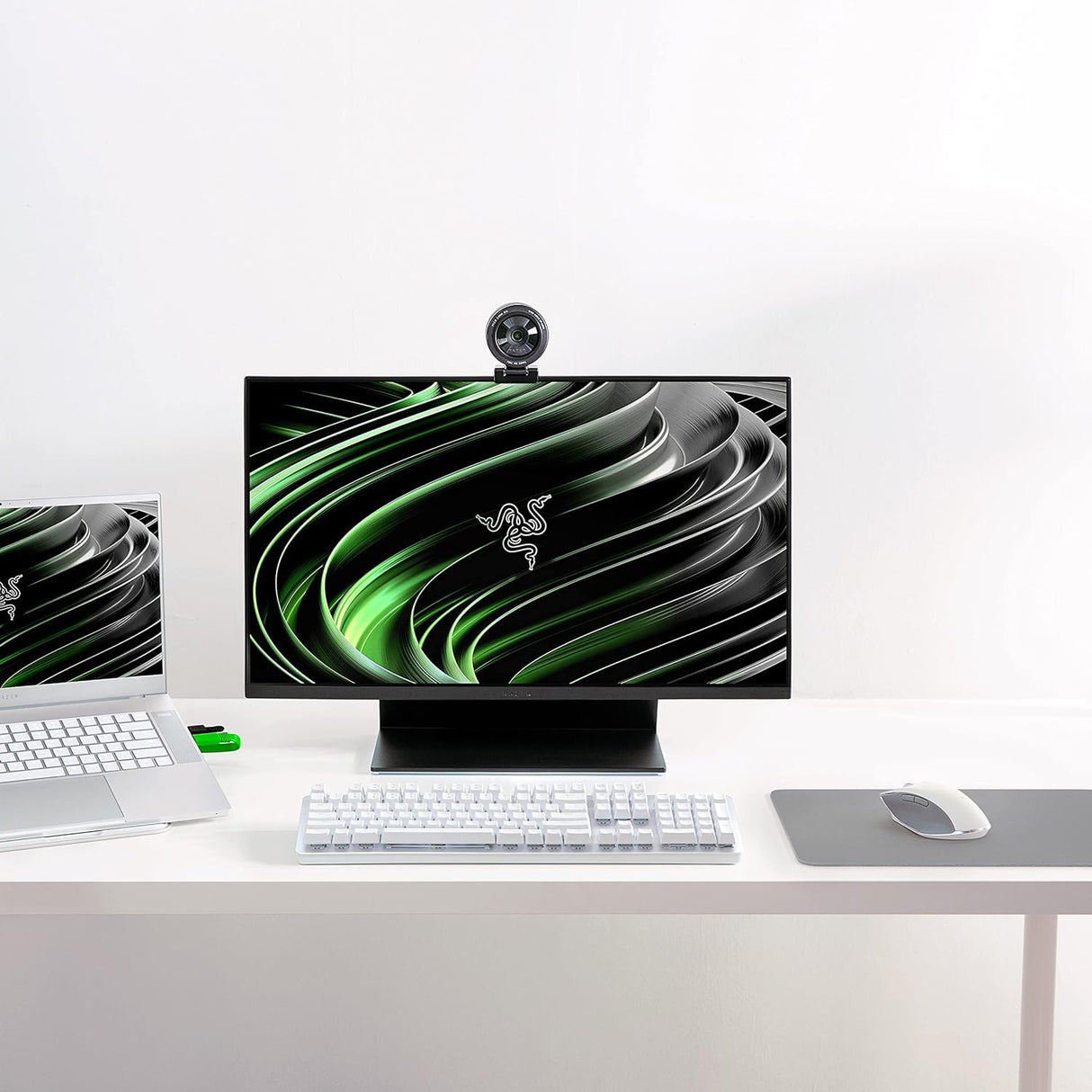 Razer Kiyo Pro USB Camera with High-Performance Adaptive Light Sensor