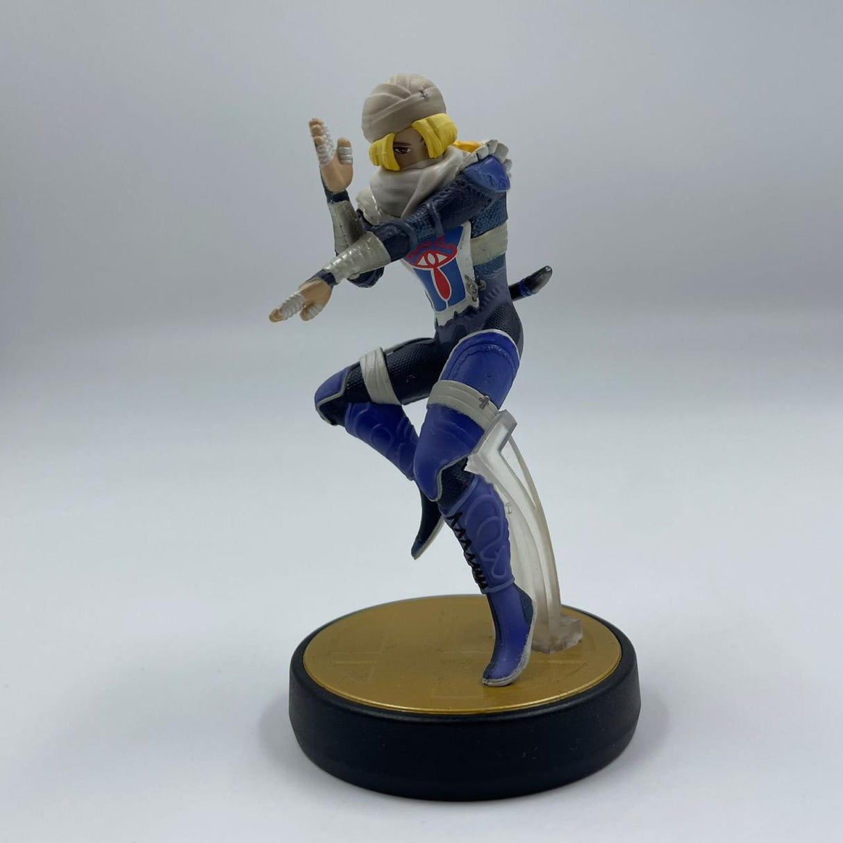 Nintendo Super Smash Bros. Zelda Sheik Amiibo Figure