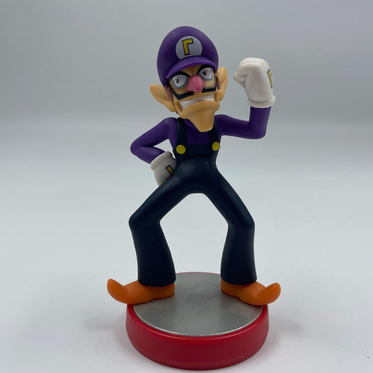 Nintendo Super Smash Bros. Waluigi Amiibo Figure