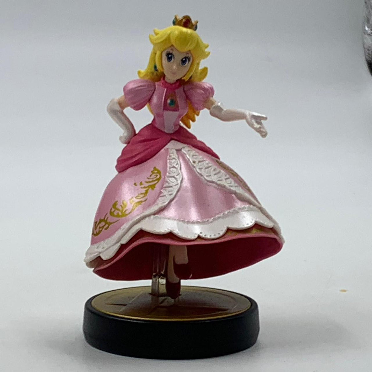 Nintendo Super Mario Peach Princess Amiibo Figure